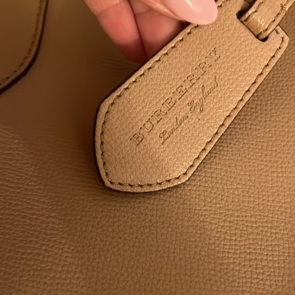 Burberry medium reversible tote - Picture 8 of 16